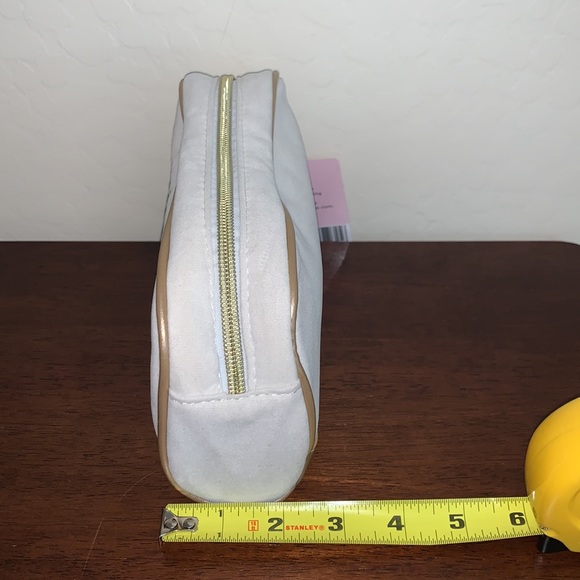 BEST BRANDS BRAND NEW WITH TAGS SUPER CUTE COSMETIC BAG - Picture 6 of 7